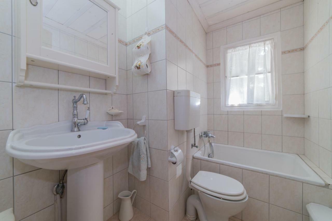Villino Guest House Akrotiri  ภายนอก รูปภาพ